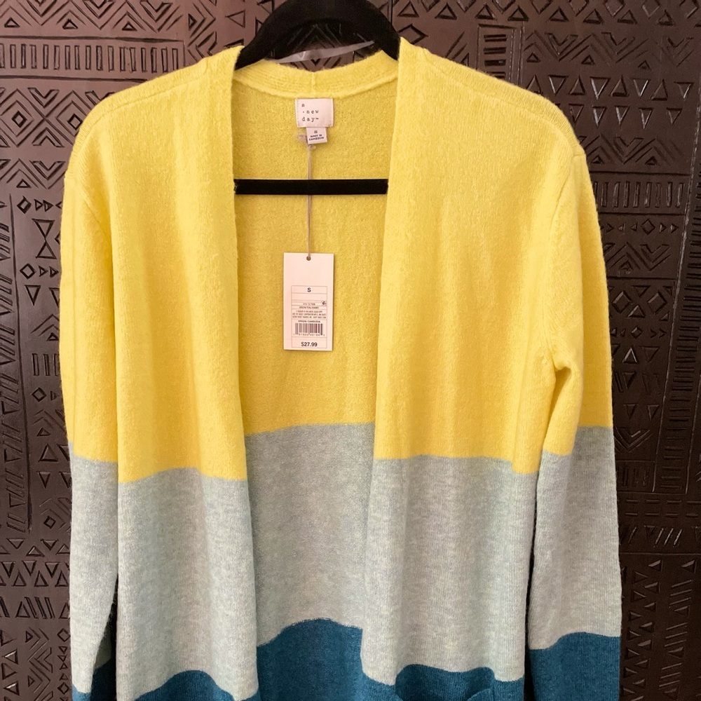 Beautiful Color Block Sweater! - Picture 4 of 4